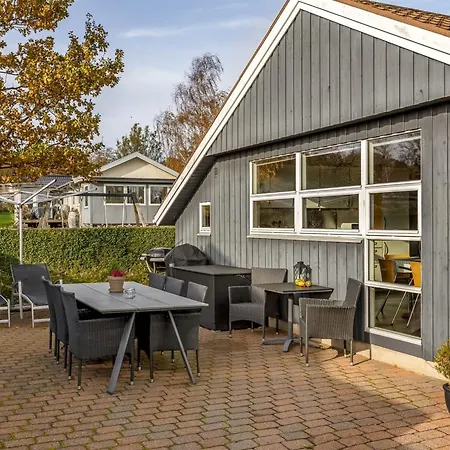 Eugenia - 300m From The Sea By Interhome Feriehus