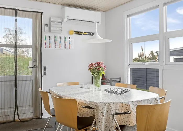 Eugenia - 300m From The Sea By Interhome Feriehus