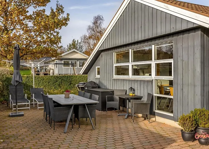 Eugenia - 300m From The Sea By Interhome Feriehus